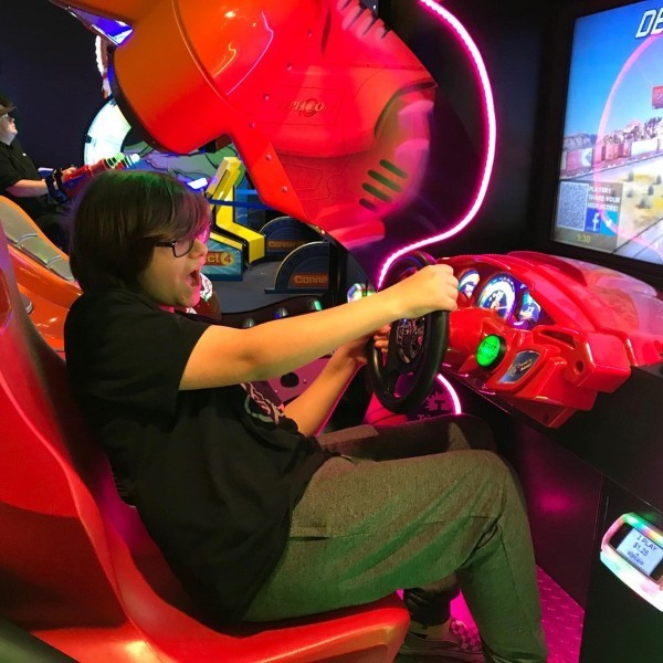 Cruis’n Blast by Raw Thrills - 43” HD - Arcade Racing Machine