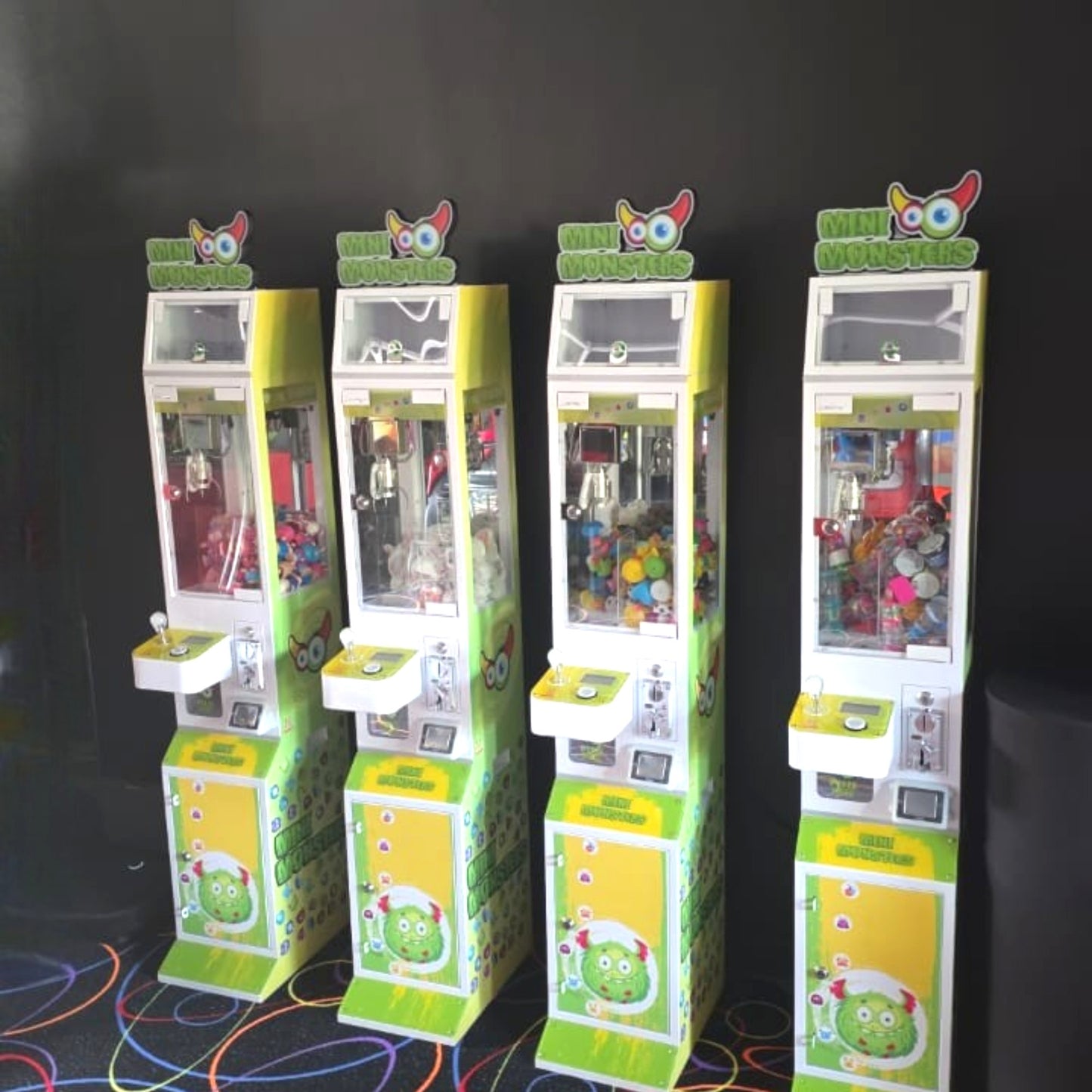 Mini Monsters Claw Machine – Unlock the Prize Crane Machine for Toys & Prizes