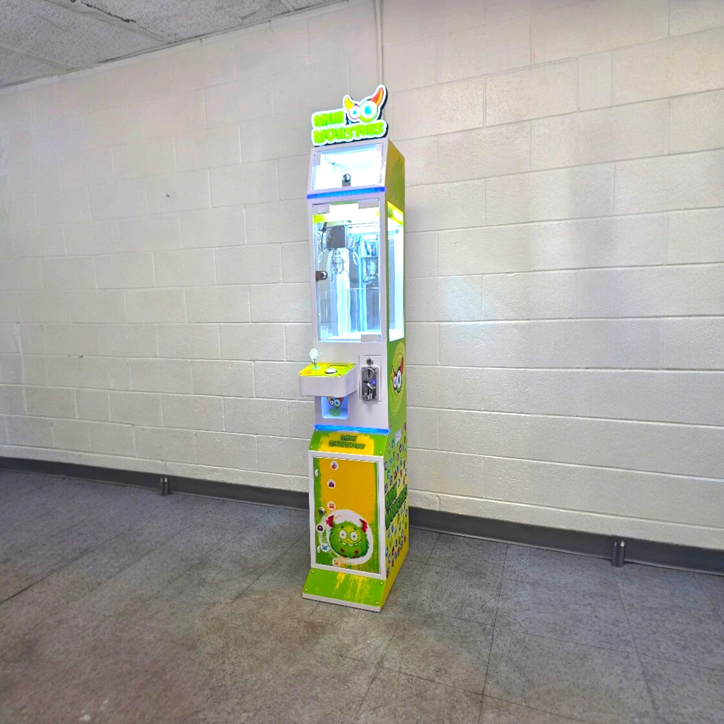 Mini Monsters Claw Machine – Hidden Key Inside Capsule Unlocks Top Prize Box